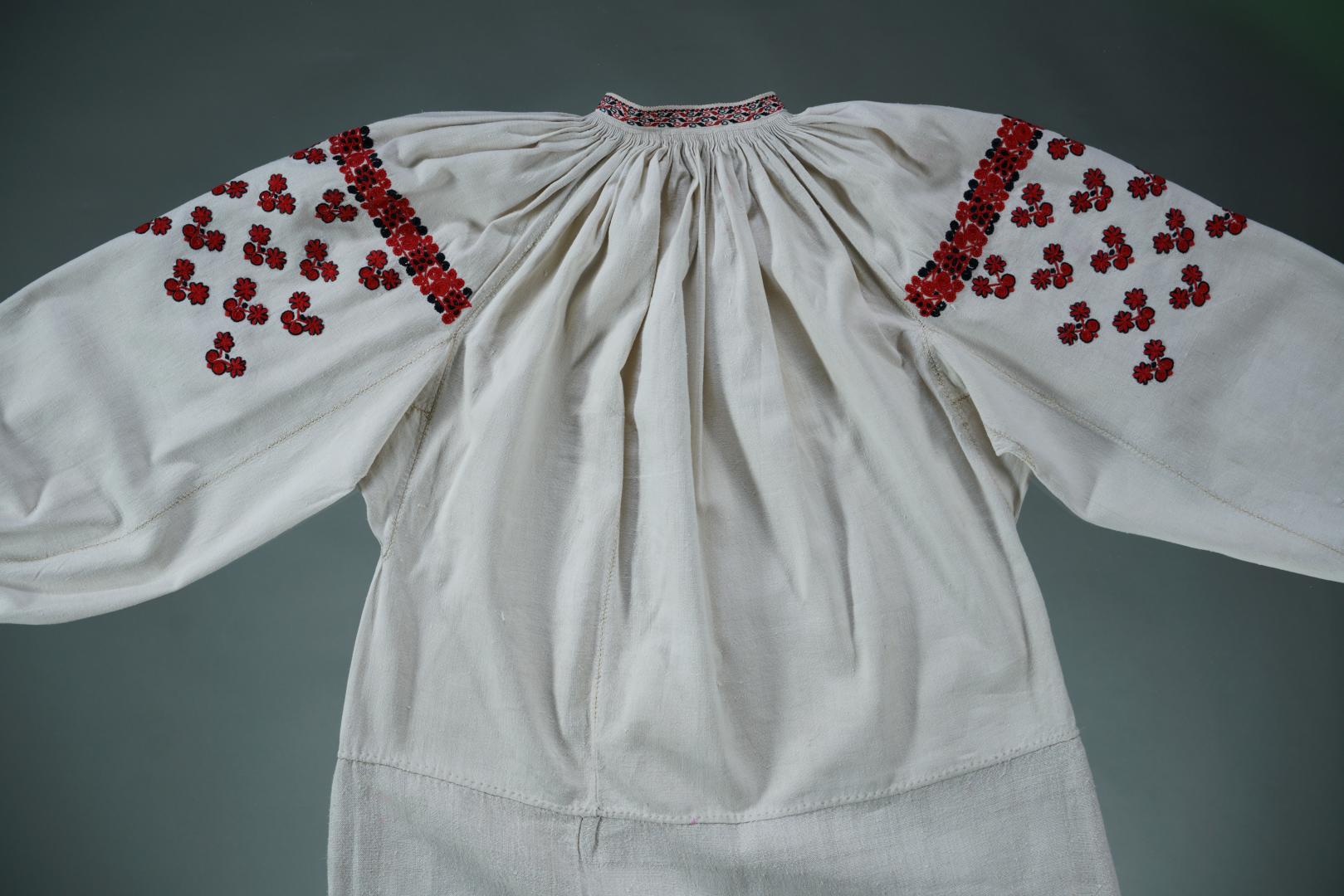 Women's embroidered shirt