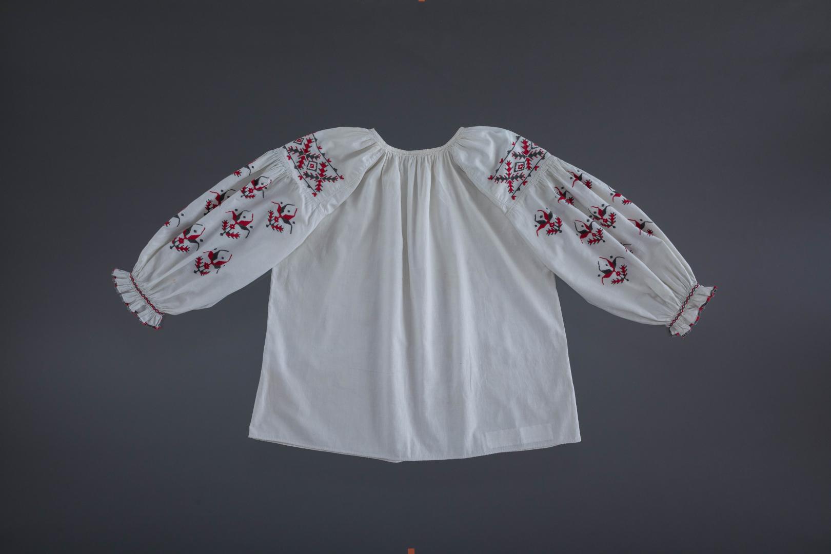 Women's embroidered shirt