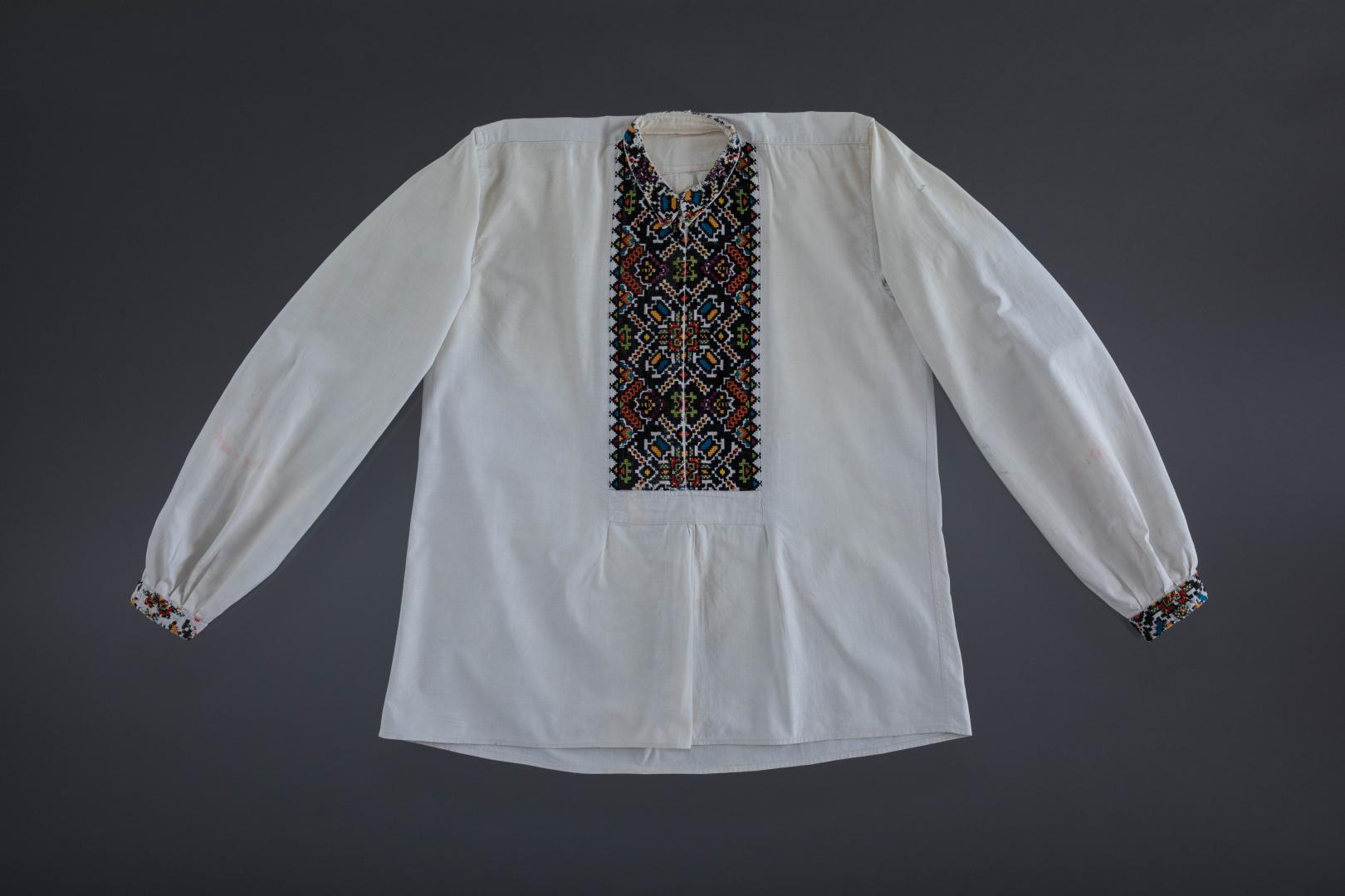 Men's embroidered shirt