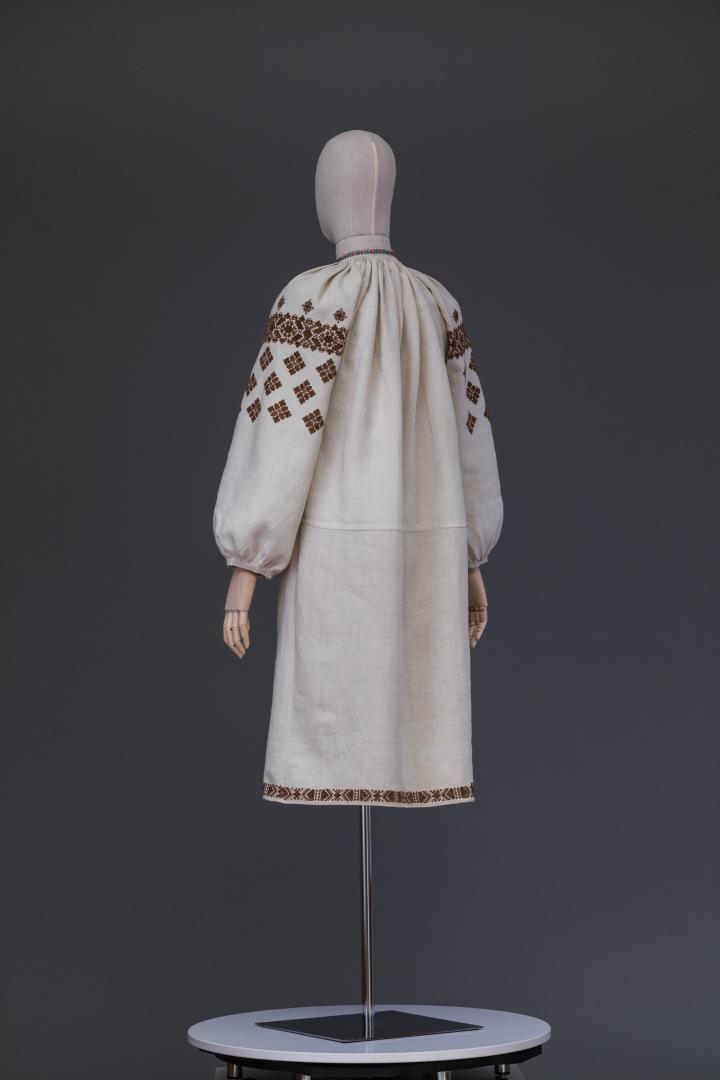 Women's embroidered shirt