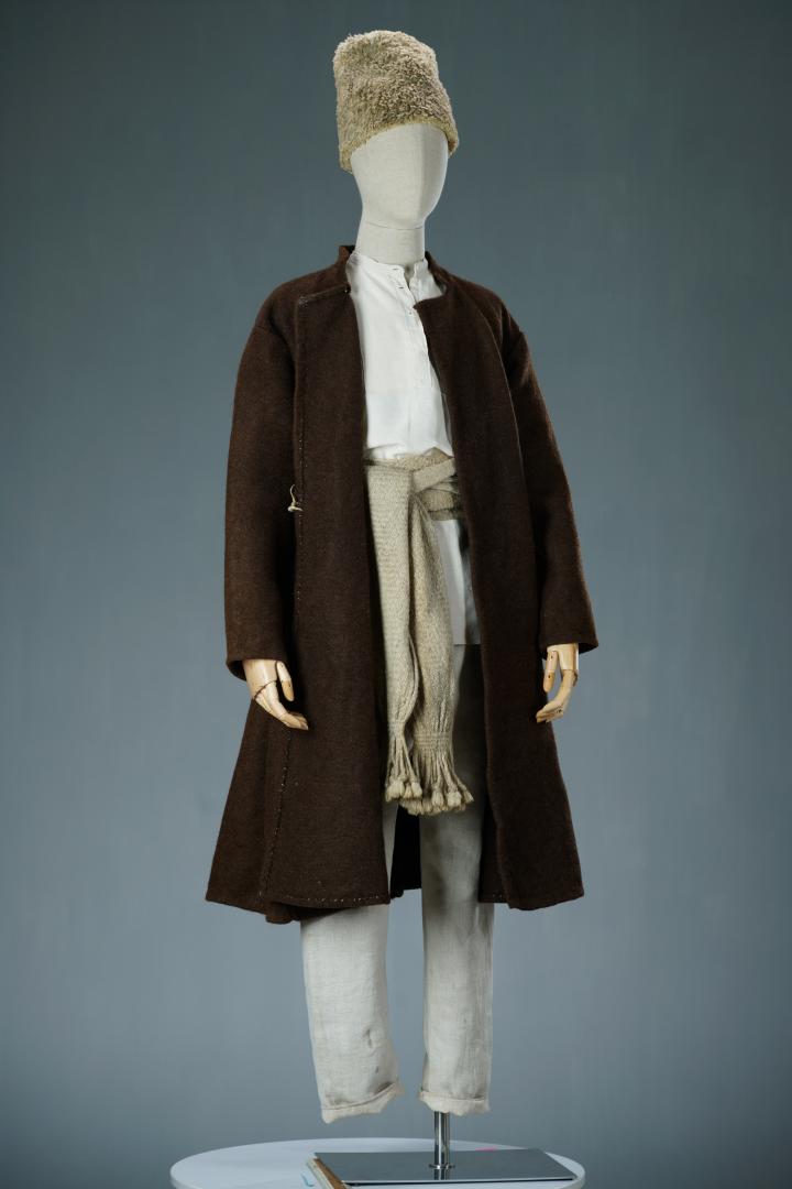 Men's casual attire