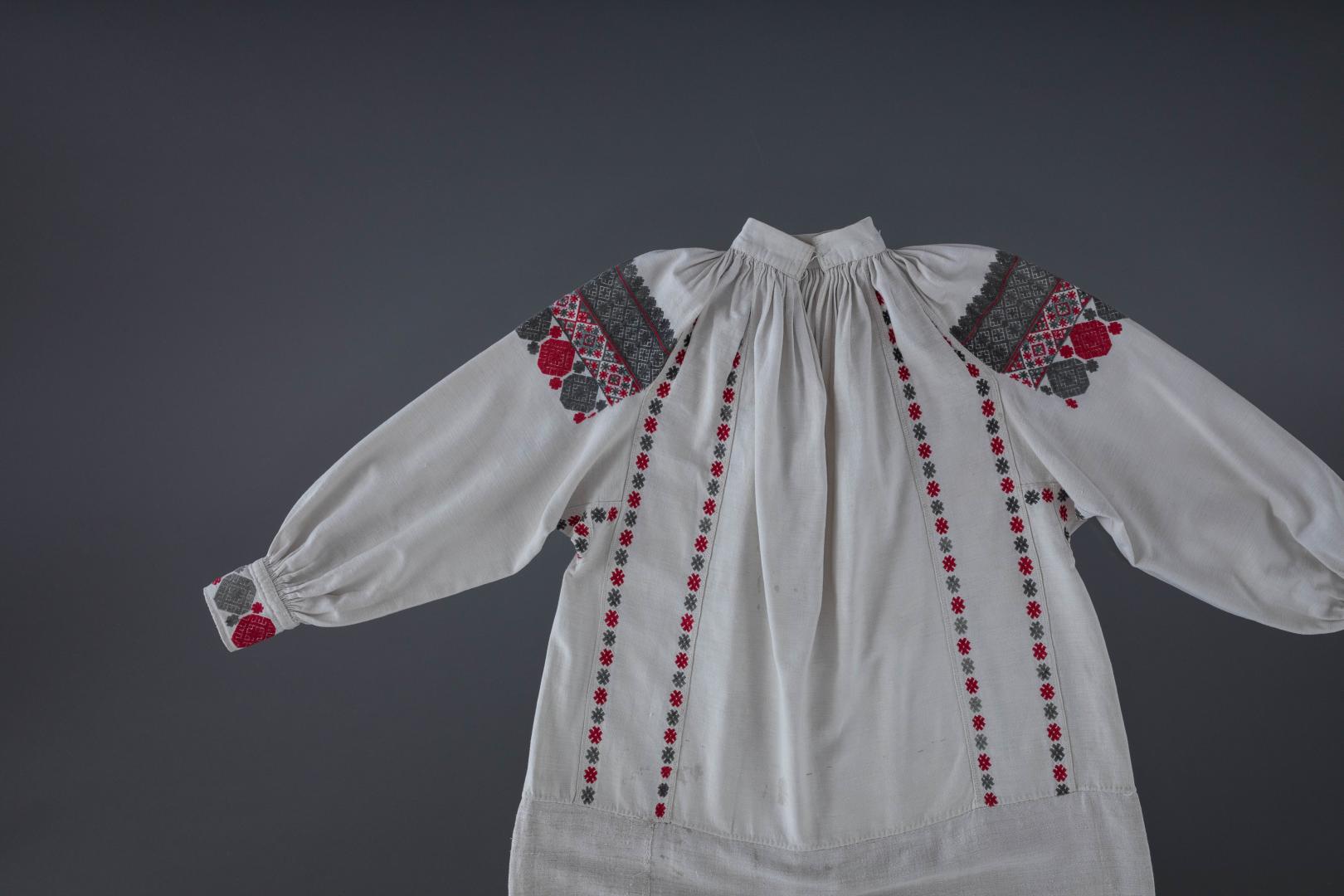 Women's embroidered shirt