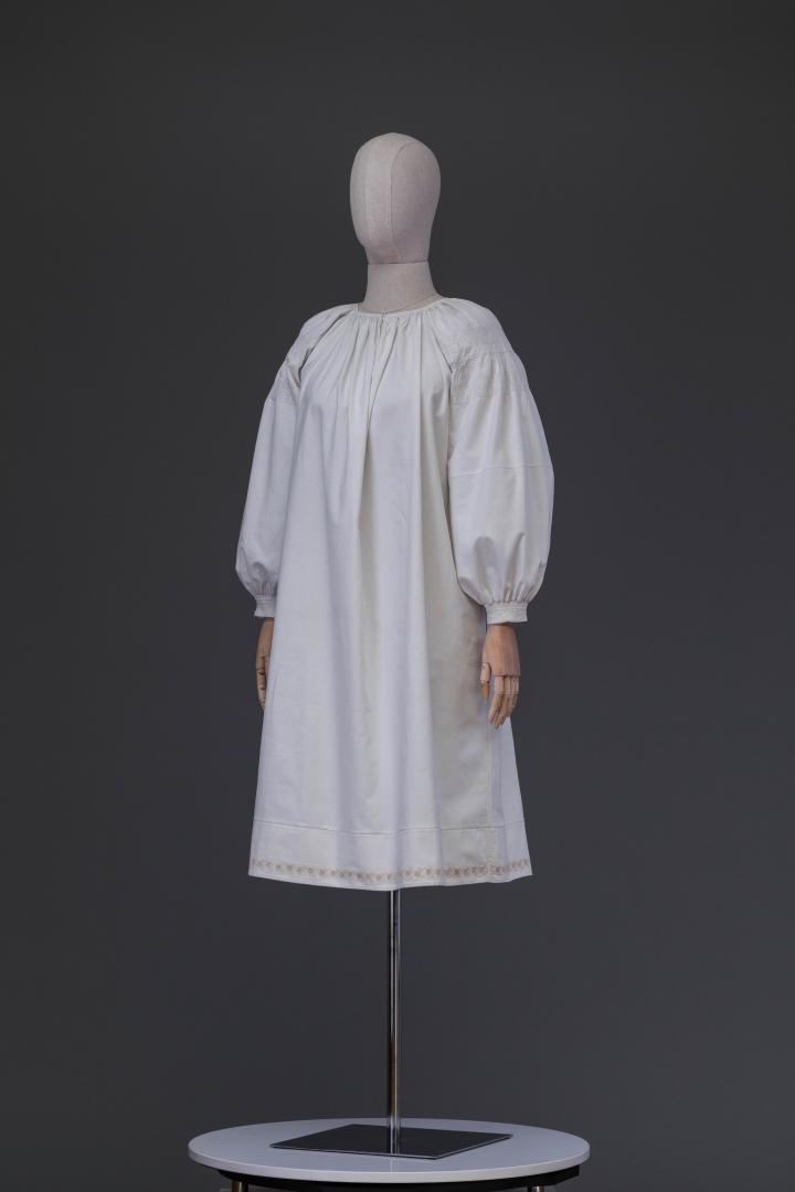 Women's embroidered shirt
