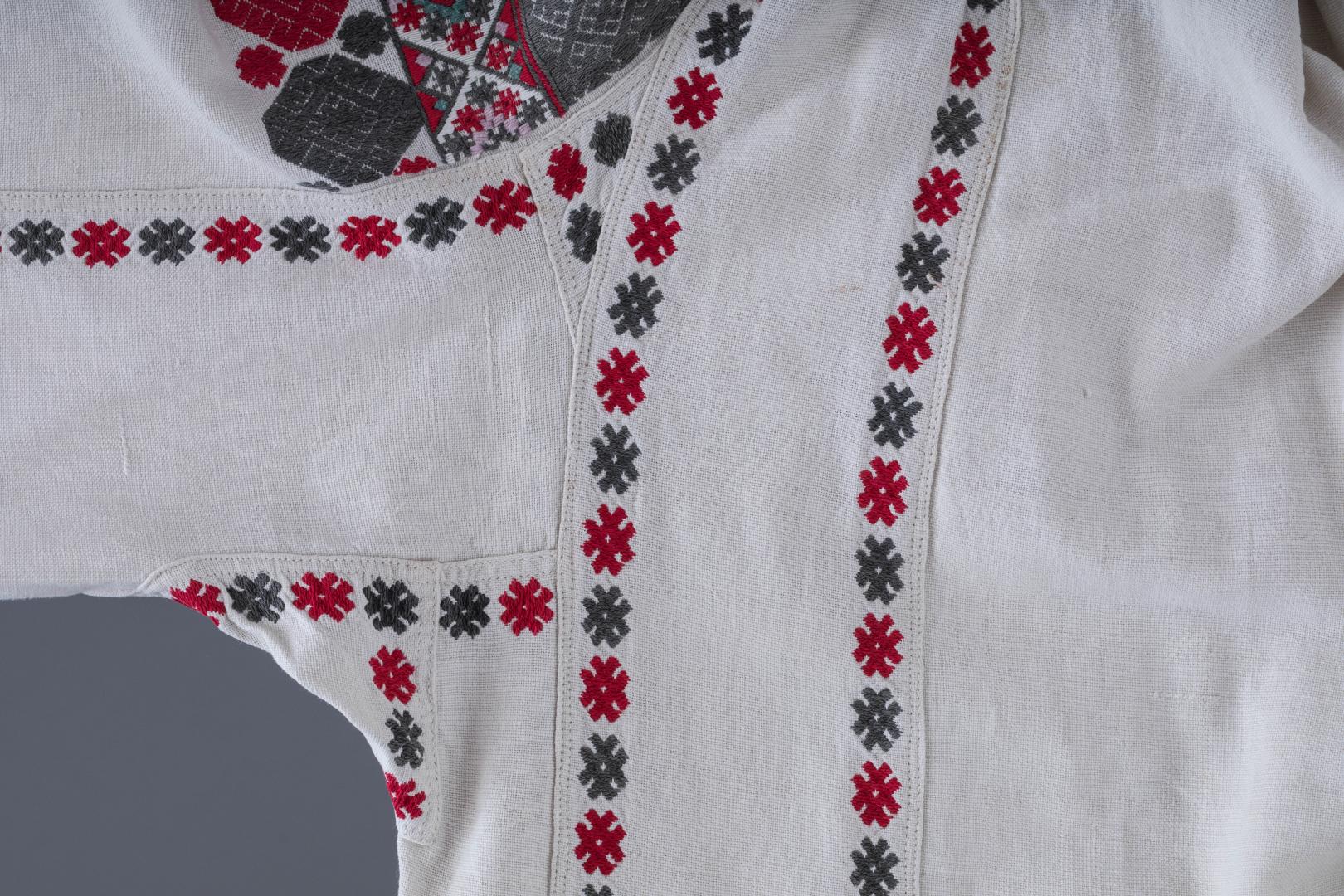 Women's embroidered shirt
