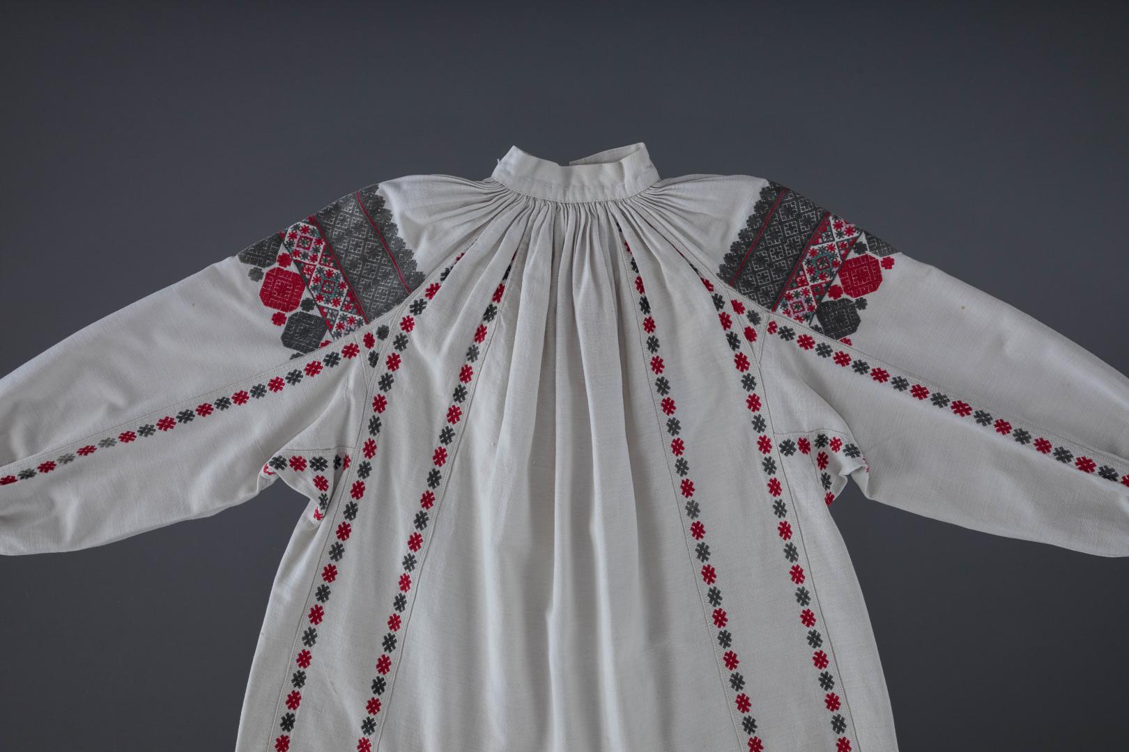 Women's embroidered shirt