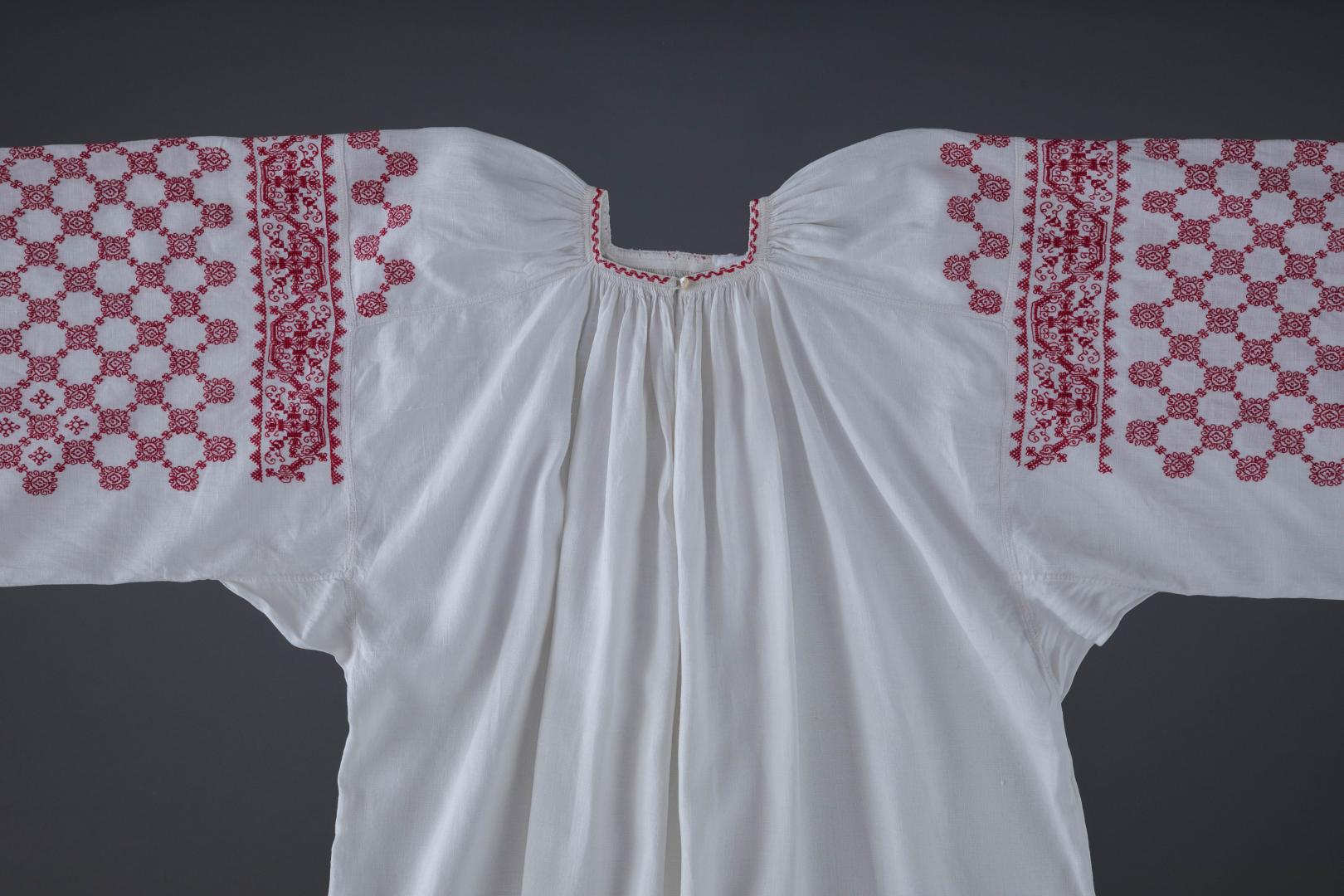 Сорочка вишита жіноча