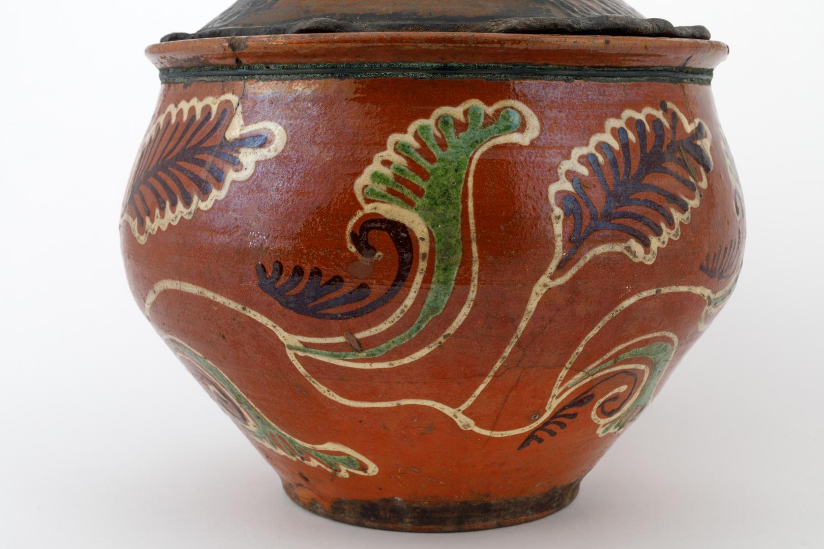Makitra (bowl) with a lid