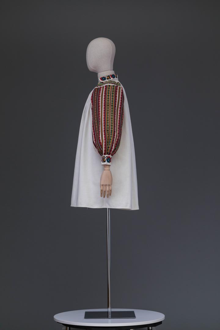 Women's woven and embroidered shirt
