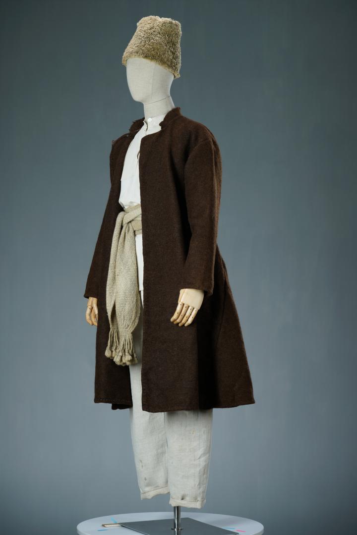 Men's casual attire