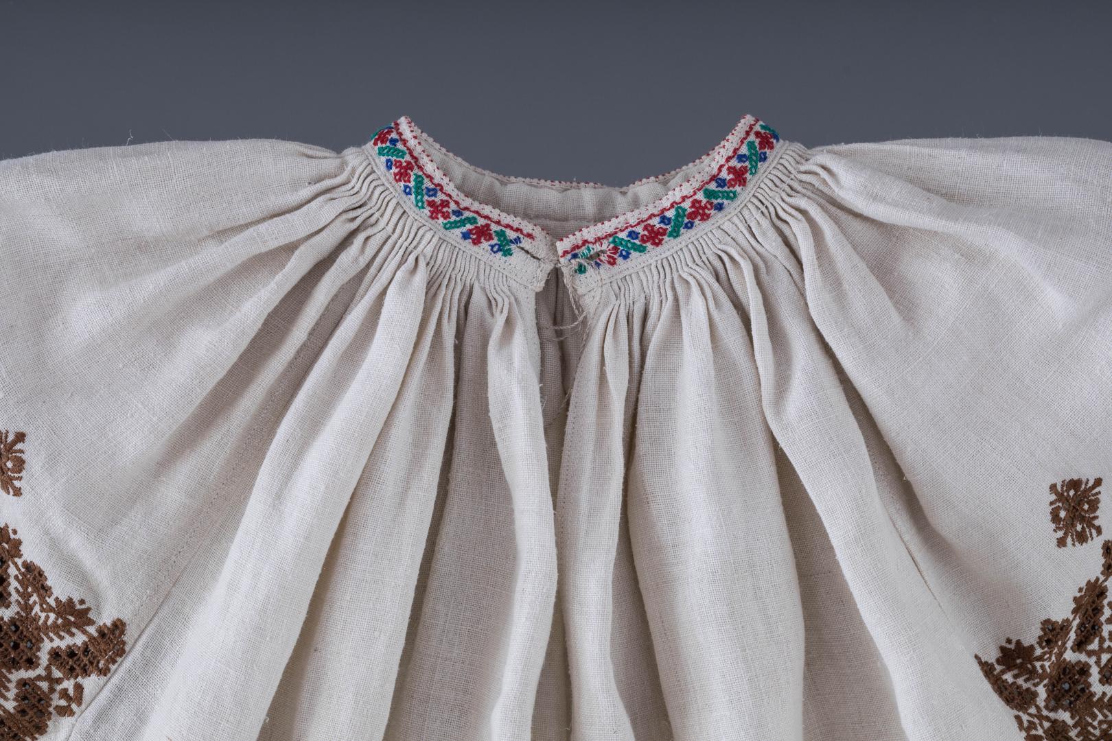 Women's embroidered shirt