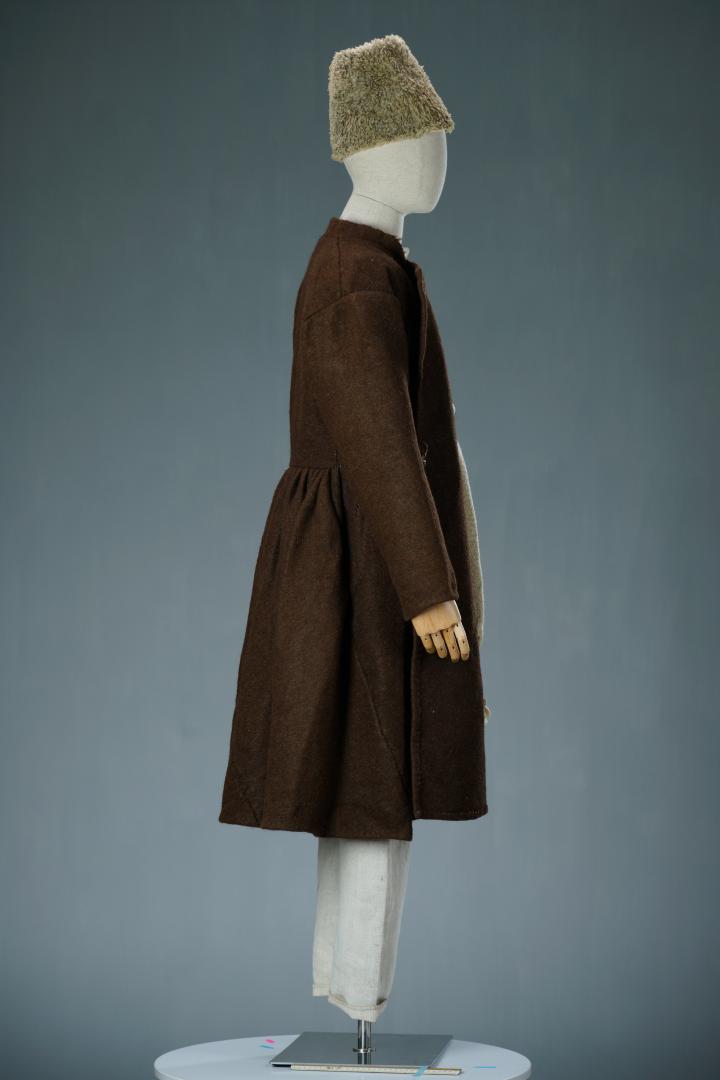 Men's casual attire