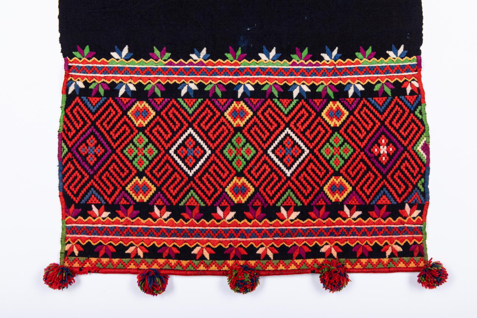Embroidered zapaska (apron)