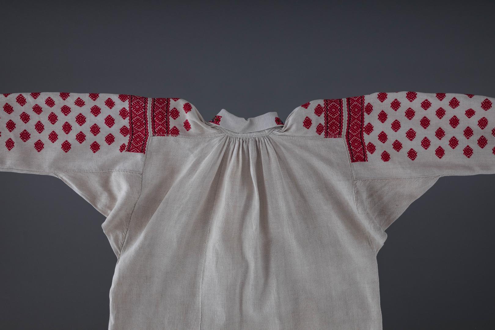 Women's embroidered shirt