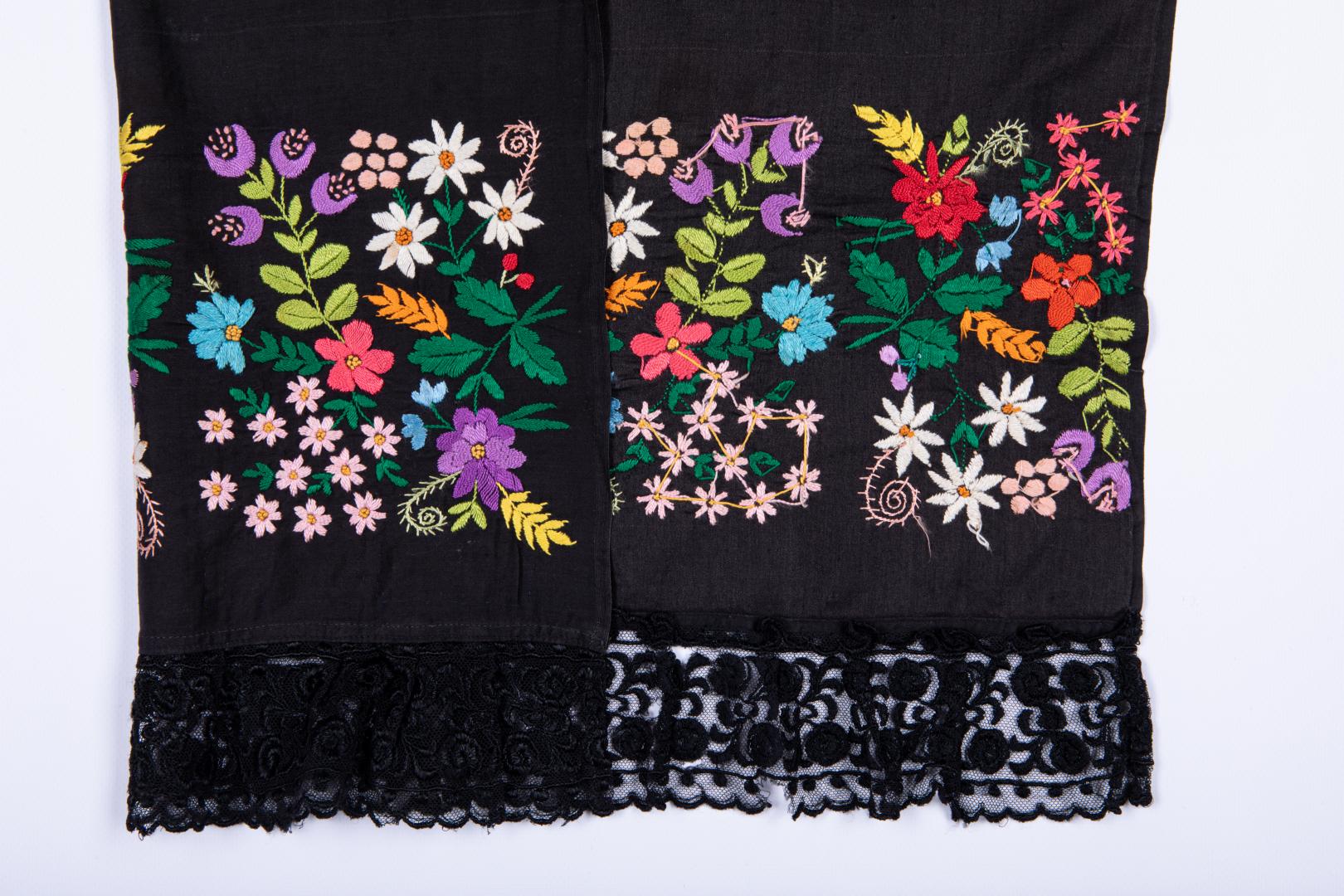 Fartukh (embroidered apron)