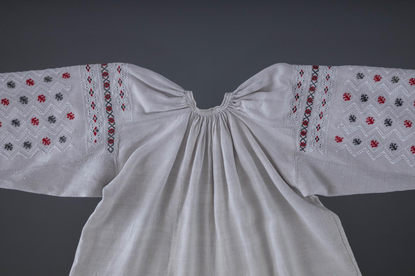 Women's embroidered shirt