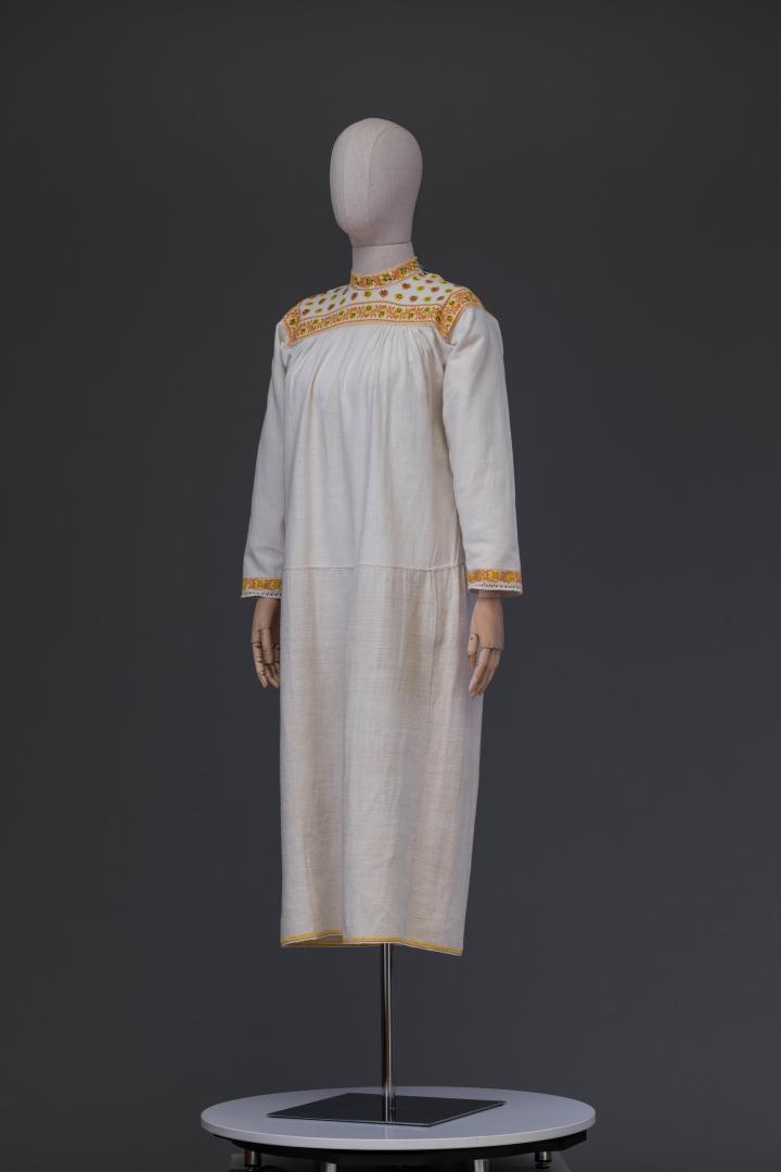 Women's embroidered shirt
