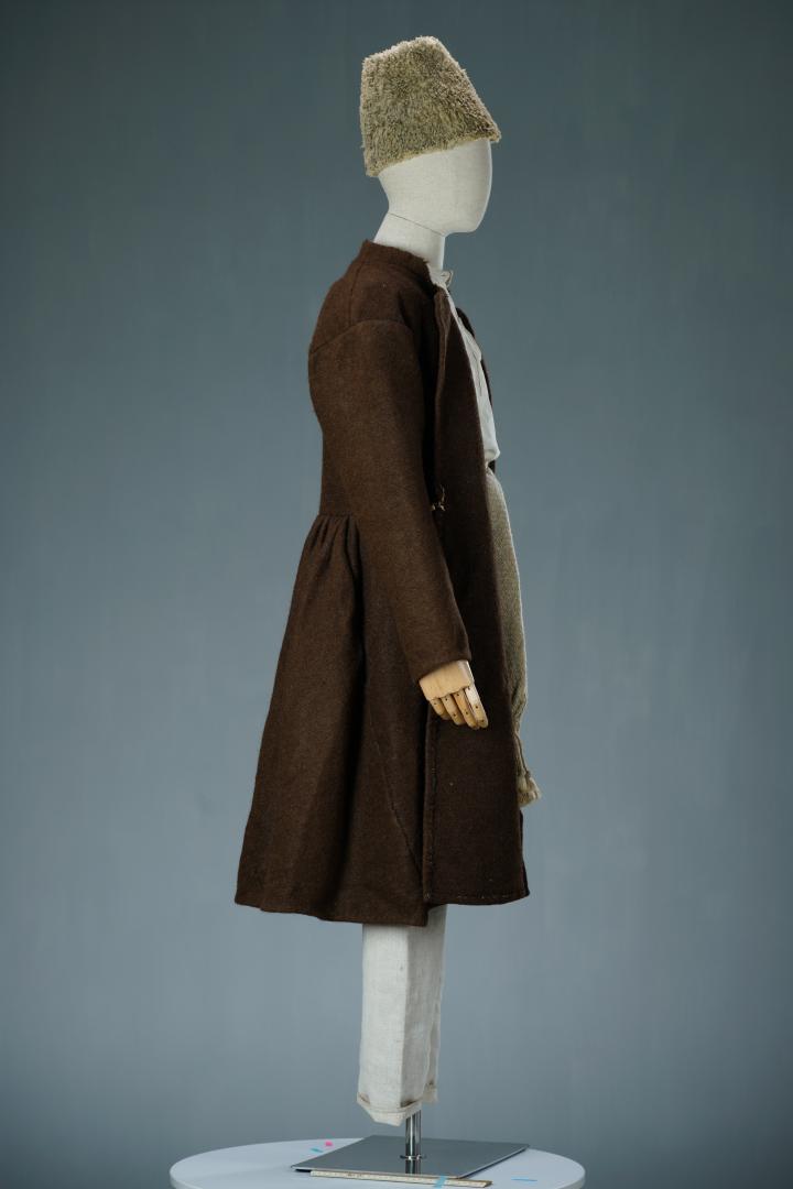 Men's casual attire
