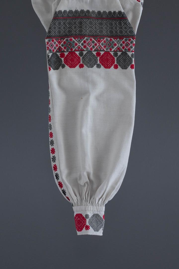 Women's embroidered shirt
