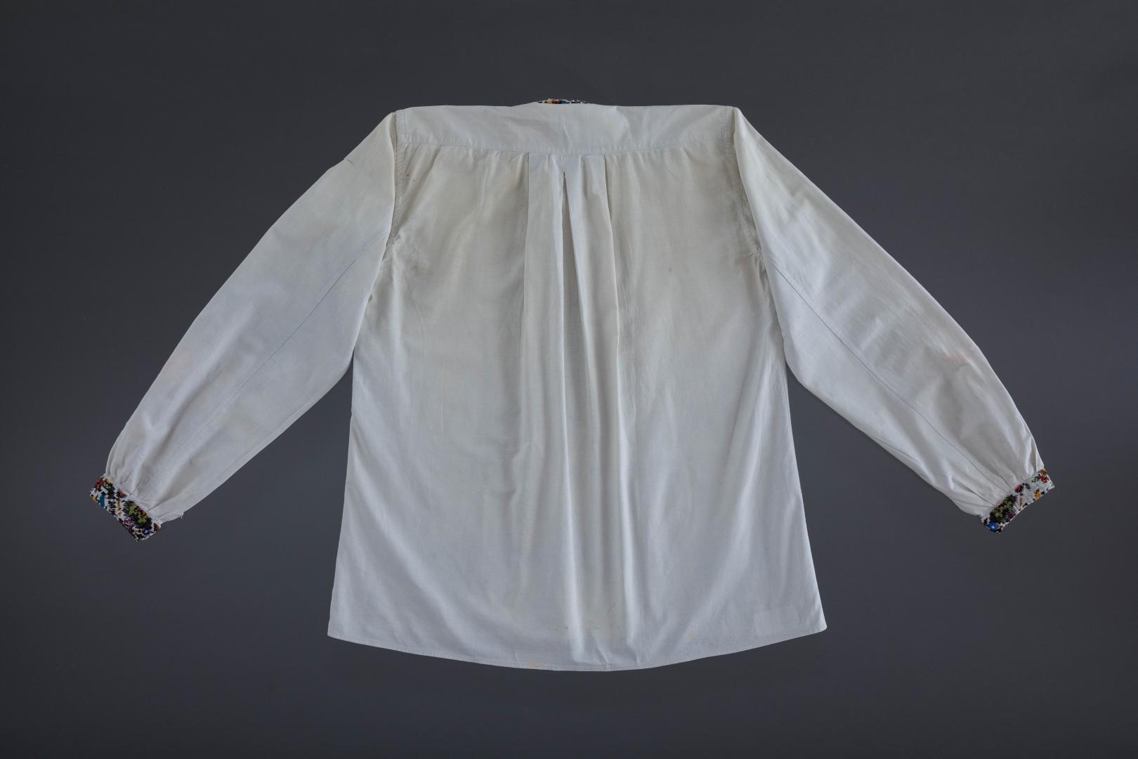 Men's embroidered shirt