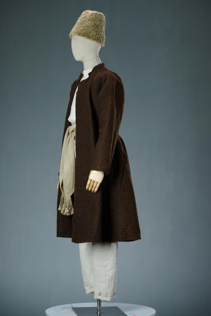 Men's casual attire