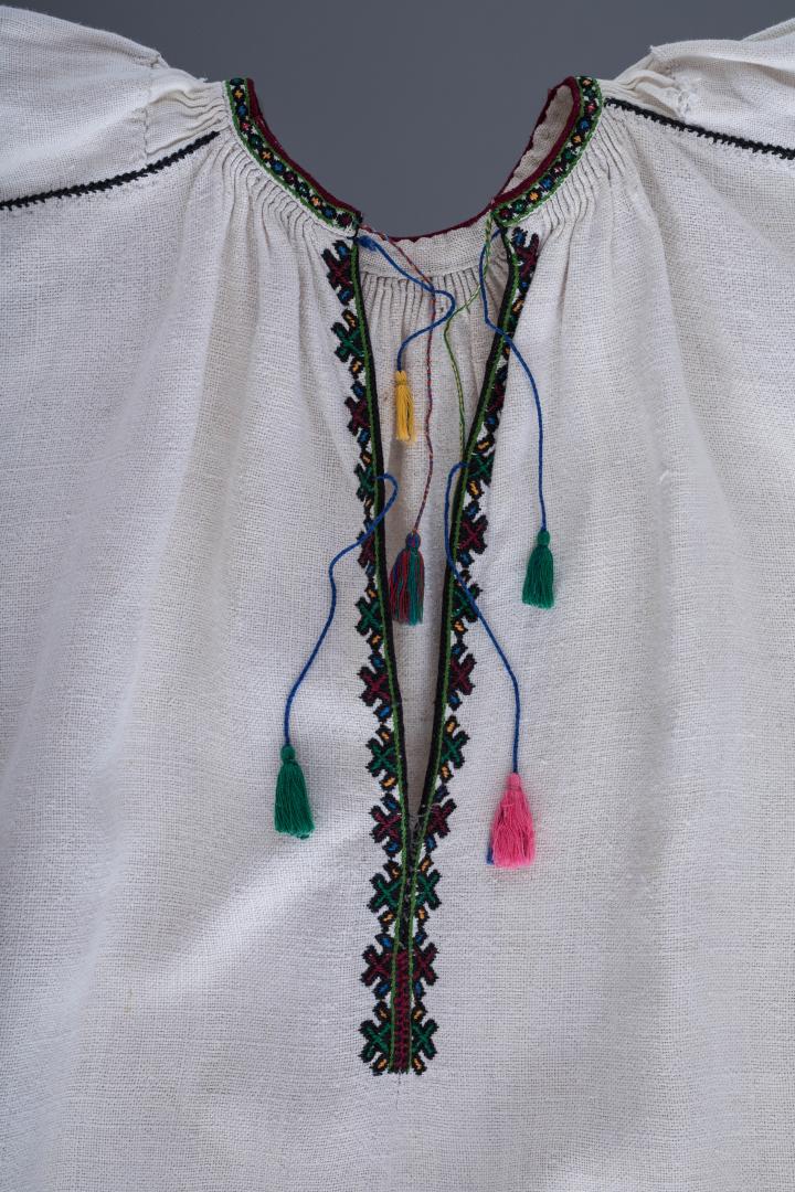 Women's embroidered shirt