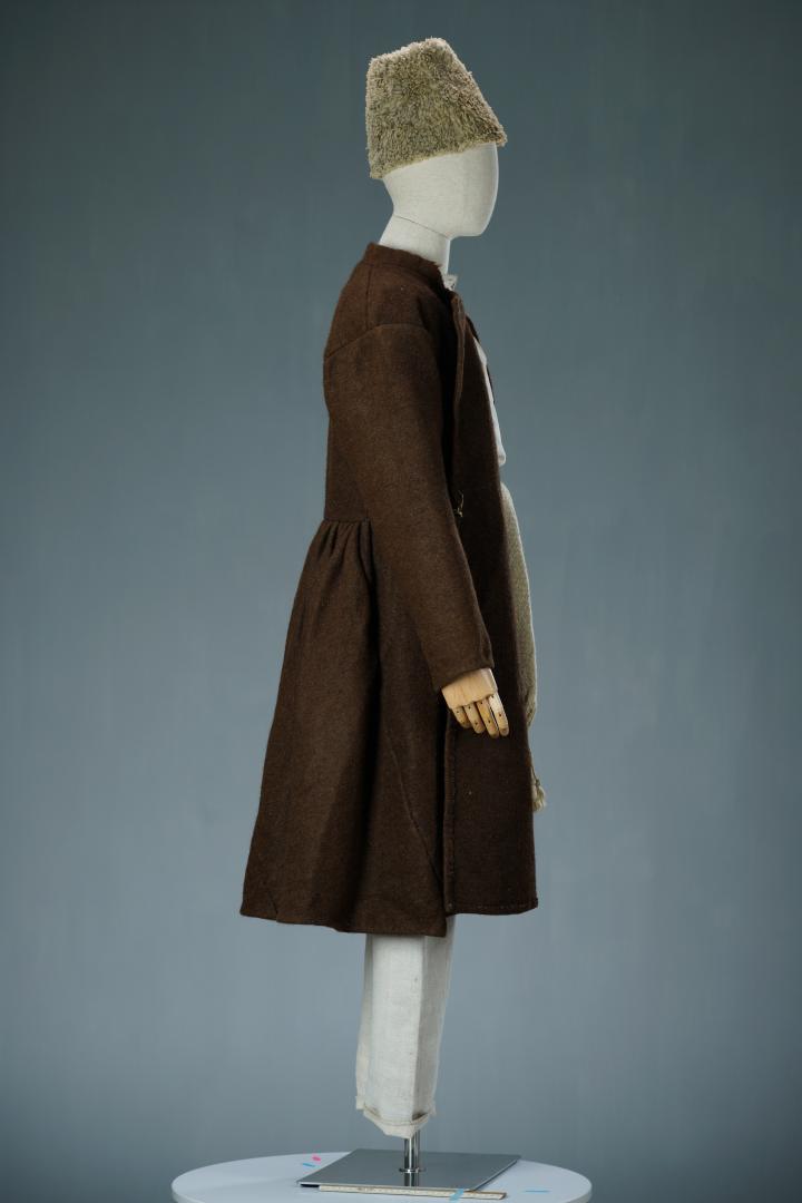 Men's casual attire