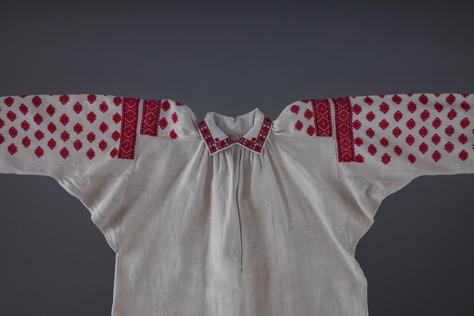 Women's embroidered shirt
