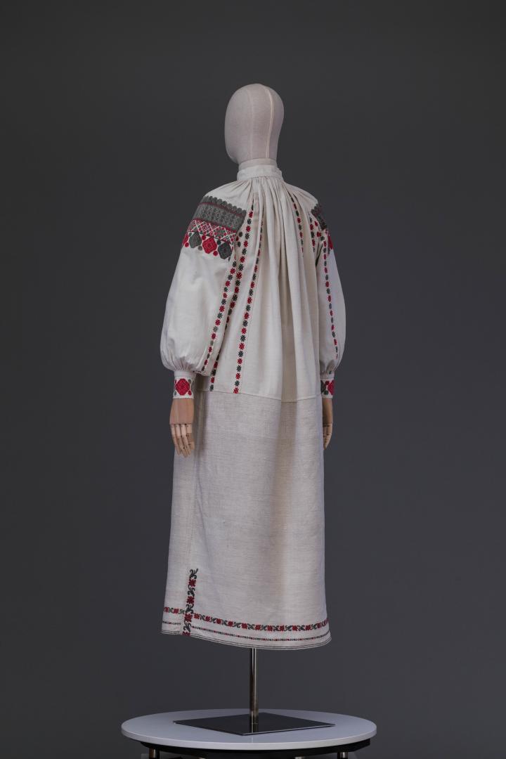 Women's embroidered shirt