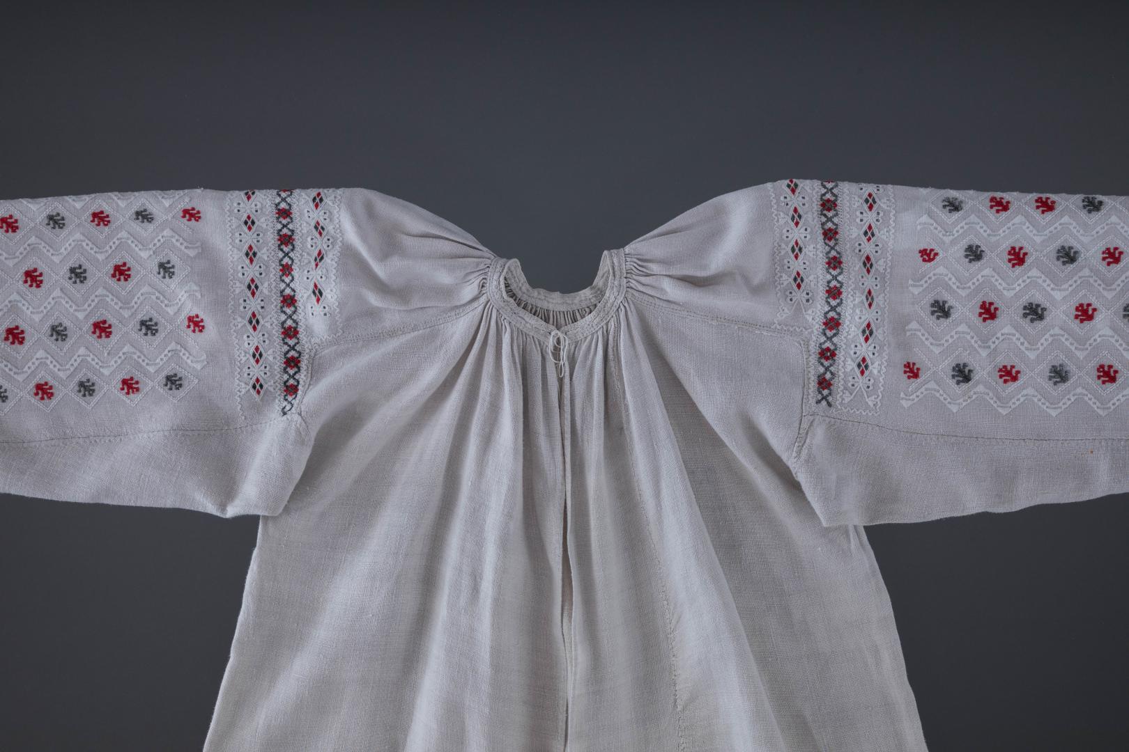 Women's embroidered shirt