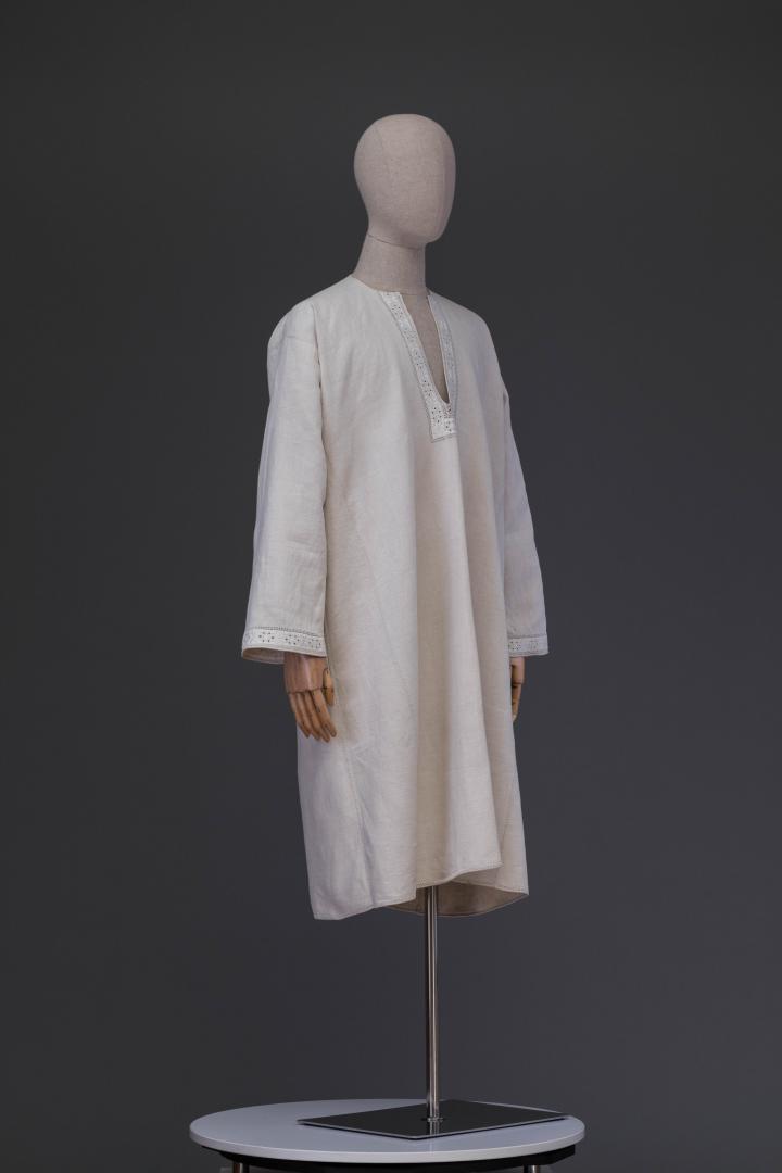 Men's embroidered shirt