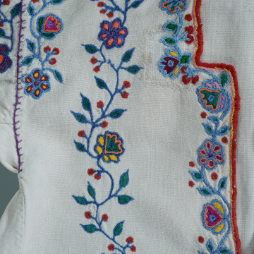 Children's embroidered shirt