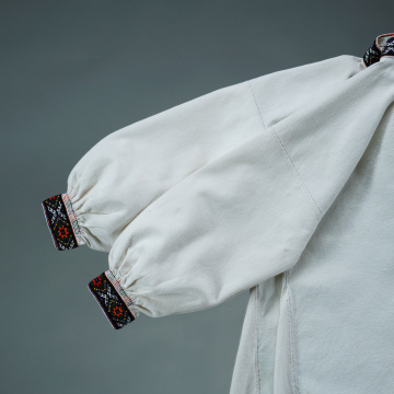 Children's embroidered shirt
