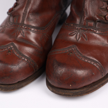 Button boots