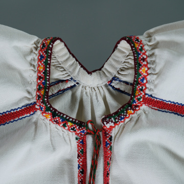 Children's embroidered shirt
