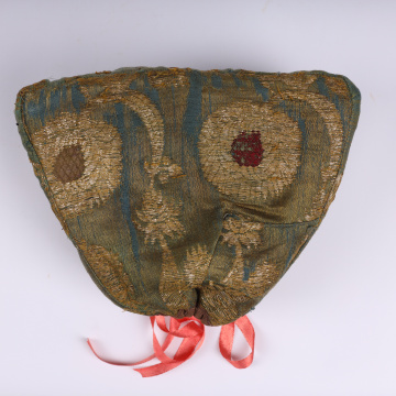 Brocade ochipok (women's headdress)