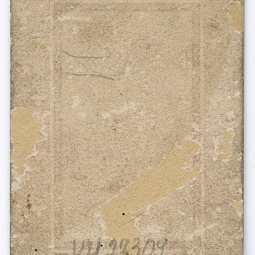 Чоловік у вишитій сорочці із дівчинкою на руках