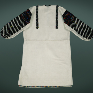 Children's embroidered shirt