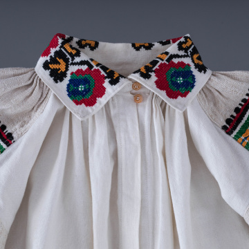 Women's woven and embroidered shirt