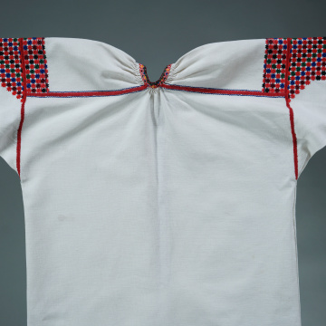 Children's embroidered shirt