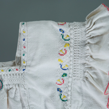 Children's embroidered shirt