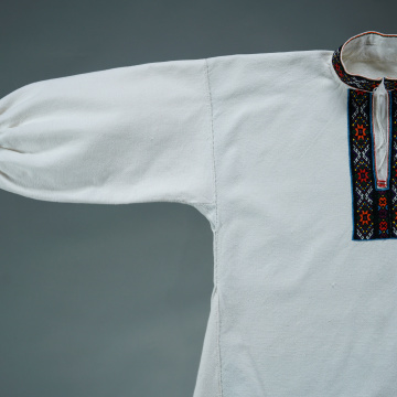 Children's embroidered shirt