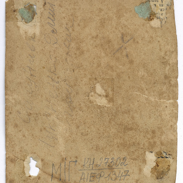 Діти та троє жінок, двоє у традиційному вбранні