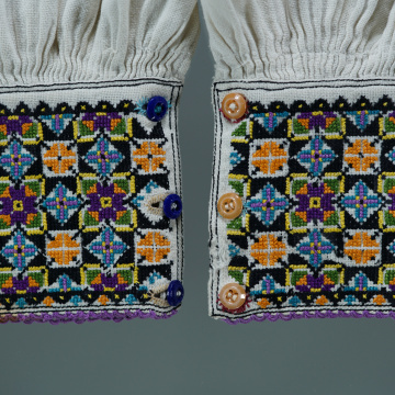 Women's embroidered shirt