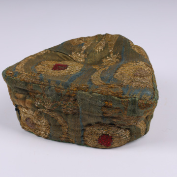 Brocade ochipok (women's headdress)