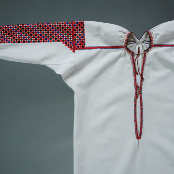 Children's embroidered shirt
