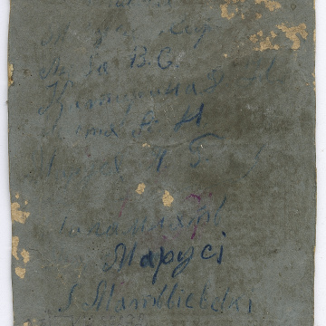 Група дівчат, четверо у народному вбранні