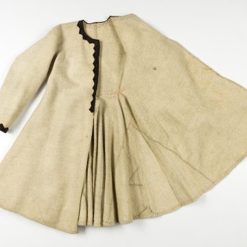 Svyta (embroidered women's coat made of white cloth)
