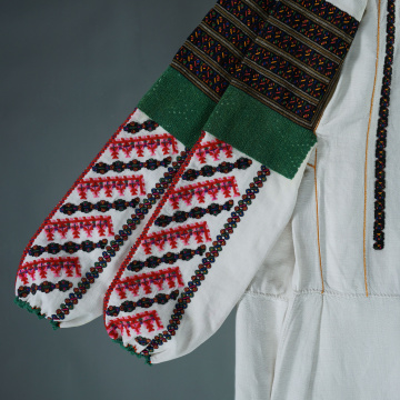 Women's embroidered shirt