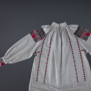 Women's embroidered shirt