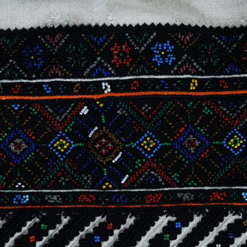 Children's embroidered shirt
